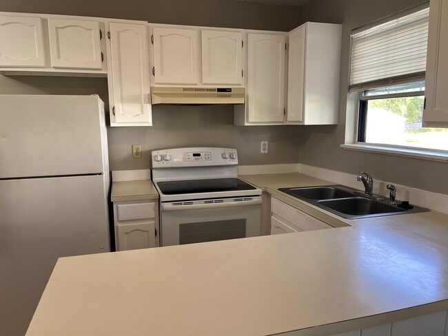 Building Photo - 317 Stratford Way
