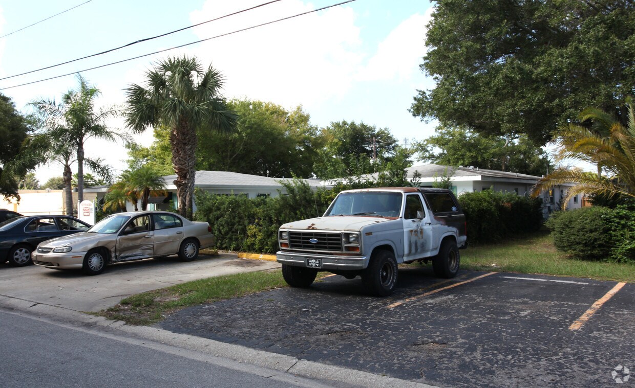 Building Photo - 400 S Meteor Ave