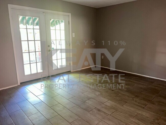 Foto del edificio - 2 Bedroom, 1.5 Bathroom Townhouse is Avail...