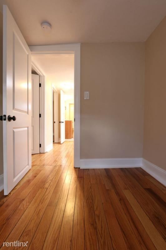 Building Photo - 3 Saint James Pl