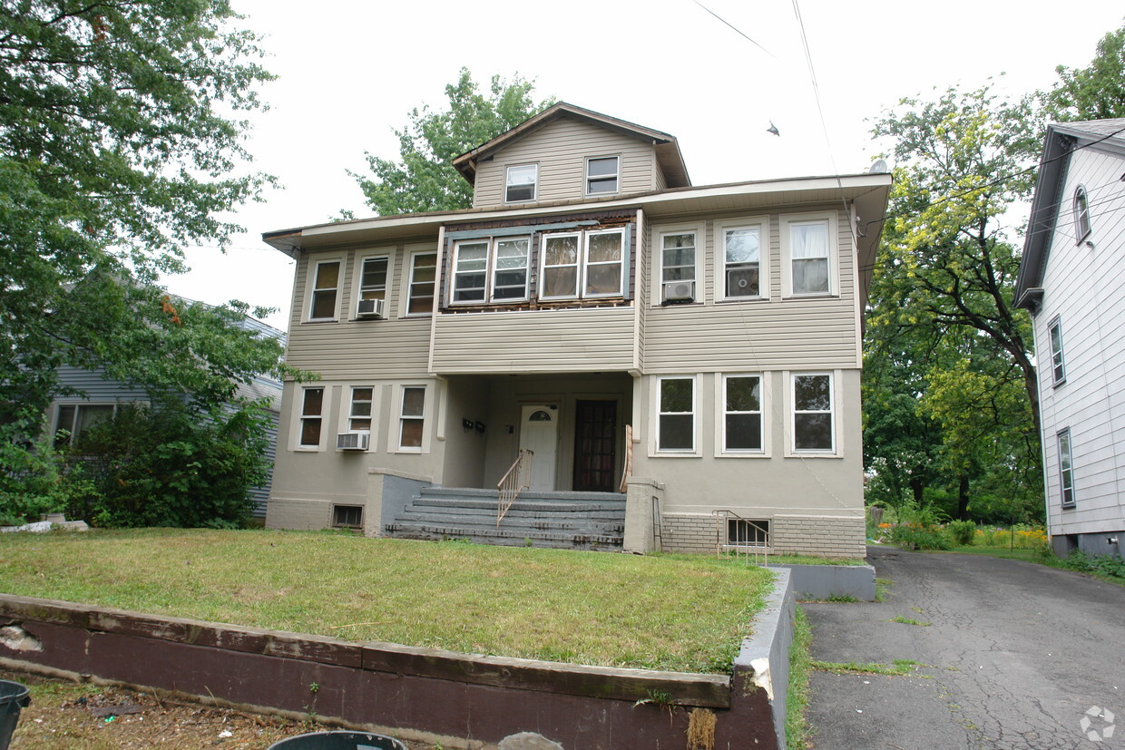 230 W 1st Ave, Roselle, NJ 07203 Apartments in Roselle, NJ