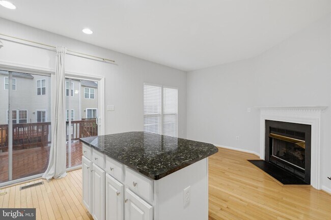 Building Photo - 45570 Trestle Terrace