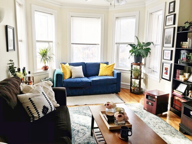 Foto del edificio - 5419 N Artesian Ave
