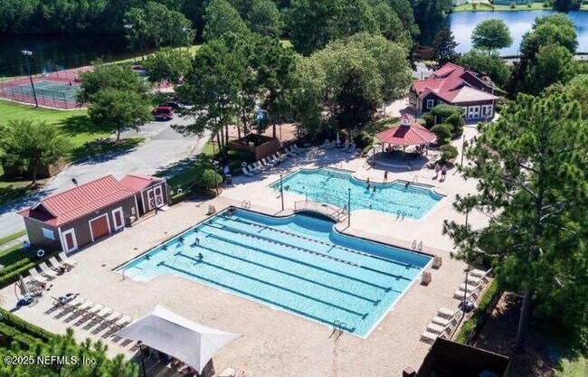 Foto del edificio - 8038 Welbeck Ln