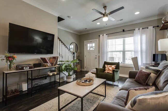 Foto del edificio - 975 Ashland Pl Dr