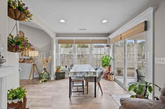 Building Photo - 508 Azalea Dr