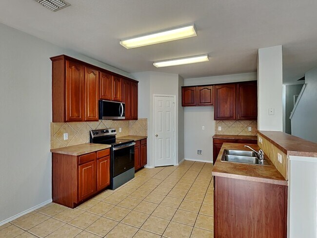 Foto del edificio - 8209 Swan Park Dr