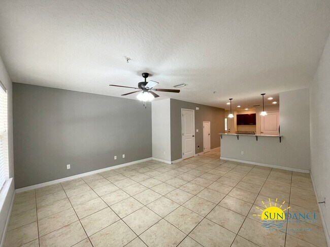 Foto del edificio - Great 2 Bedroom Townhouse Near Both Bases