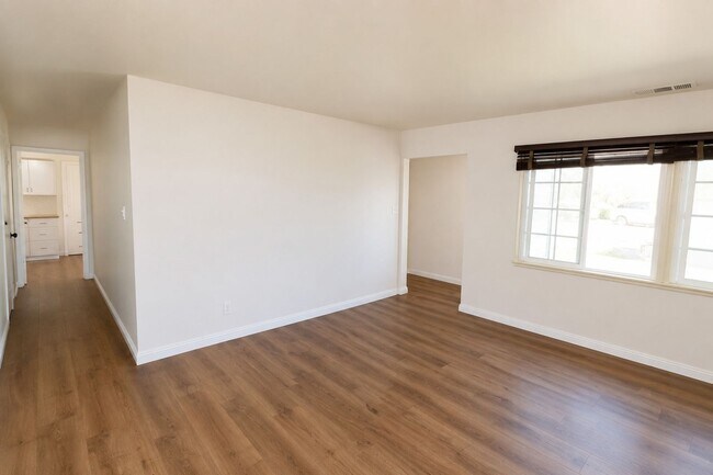 Foto del edificio - OWNER REMODEL - STUDENT RENTAL NEAR CAMPUS – HUGE DISCOUNT + ONE MONTH FREE!