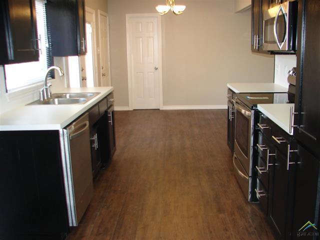 Building Photo - 423 Top Hill Dr