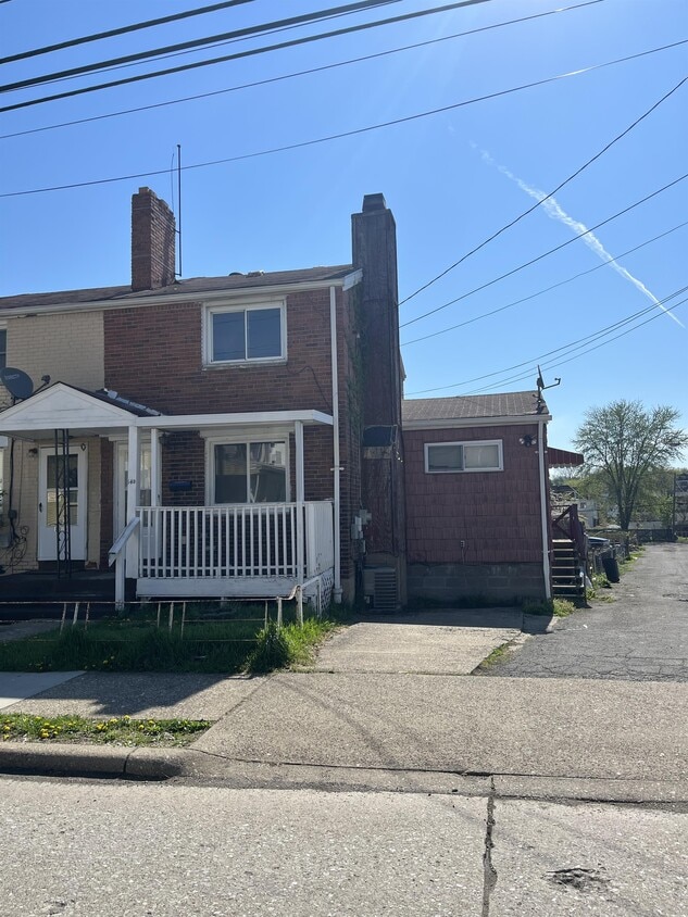 14d Valley St, McKees Rocks, PA 15136 Townhome Rentals in McKees