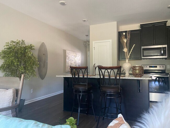 Building Photo - Richmond Hill Townhome