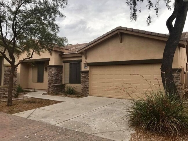 Building Photo - 3-bedroom in gated community w/community pool