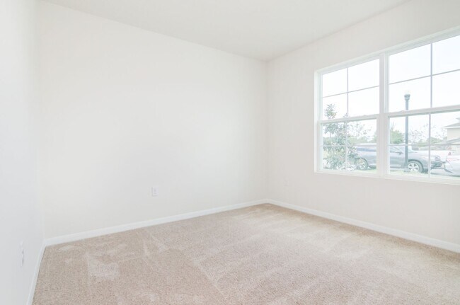 Building Photo - Beautiful 4 bed/2 Bath Move In Ready HOME ...