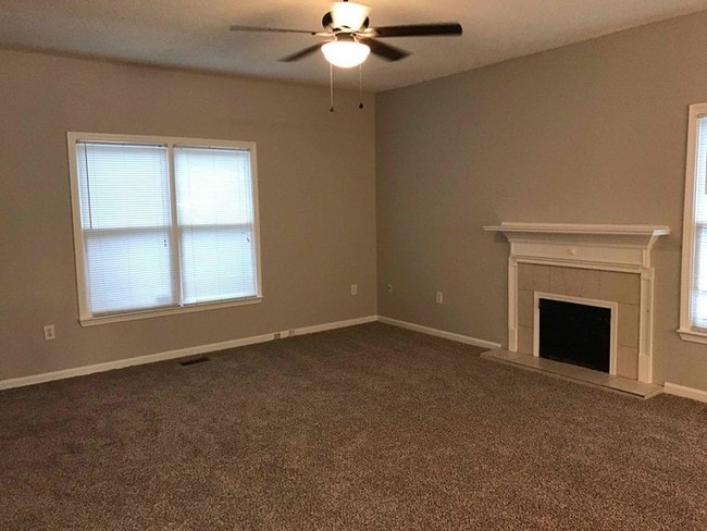 Building Photo - 5415 Twin Lakes Dr