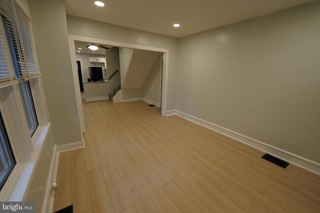 Building Photo - 424 Oak St