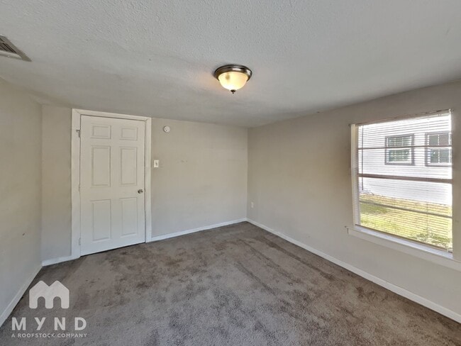 Foto del edificio - 2408 Jennings Ave