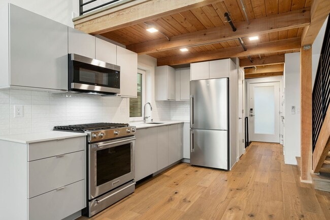 Foto del edificio - Eastlake Loft Condominium