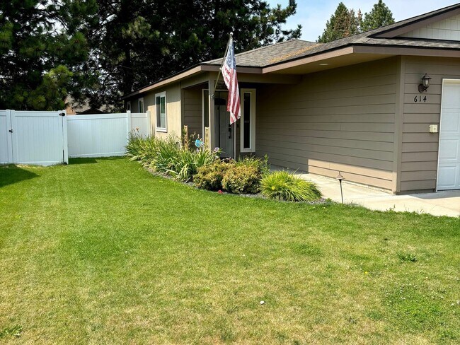 Foto del edificio - 3 Bedroom Single Family Home in Deer Park