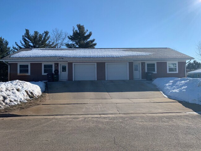 Building Photo - 2 Bedroom Duplex