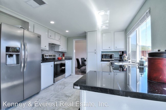 Building Photo - 4 br, 2.5 bath House - 145 Tonopah Drive