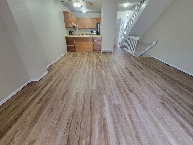 Building Photo - 3 Bedroom Townhome with Attached Garage In...