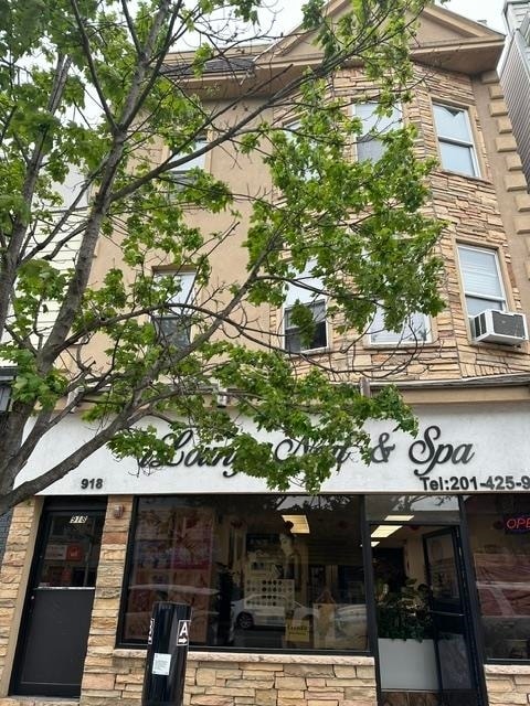 Building Photo - 918 Broadway