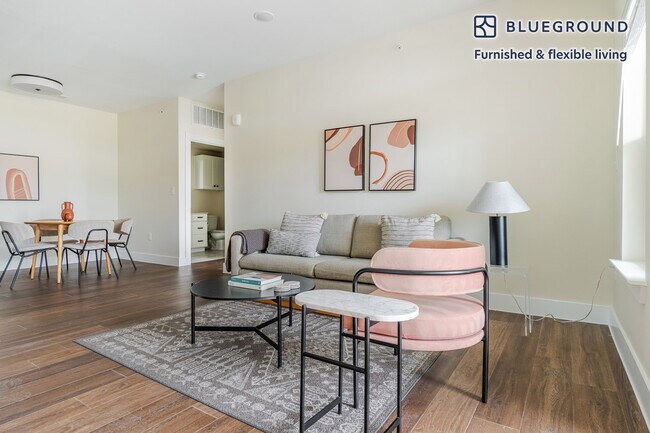 Foto del edificio - 1501 W Howard Ln
