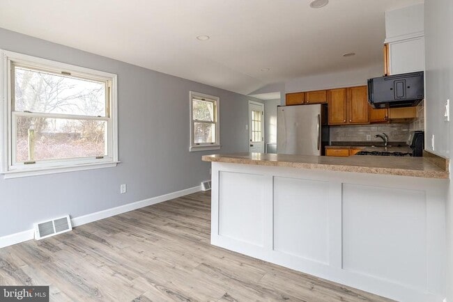 Building Photo - 130 Pulaski Ave