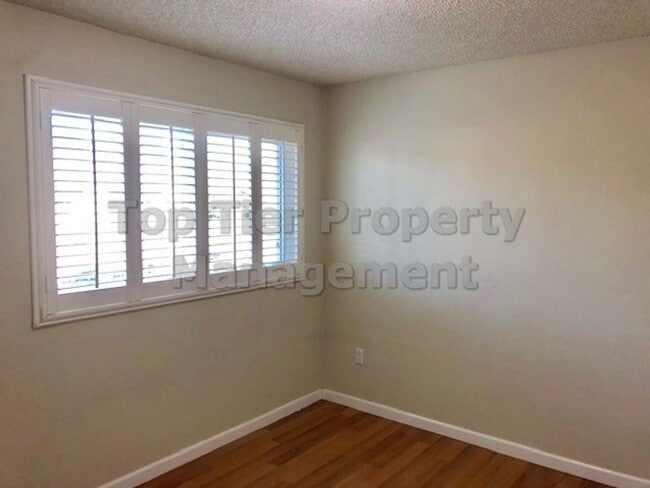 Building Photo - 2bd/1.5ba, 1,112 sf Concord Townhome available for Lease
