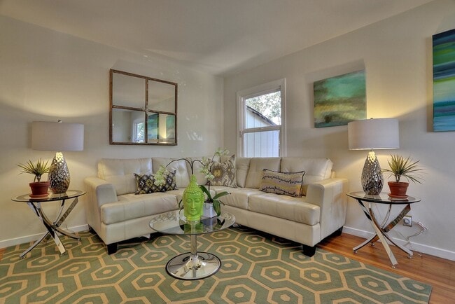 Building Photo - 1033 56th St