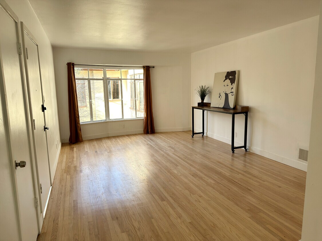 Foto principal - 1001 S Sierra Bonita Ave