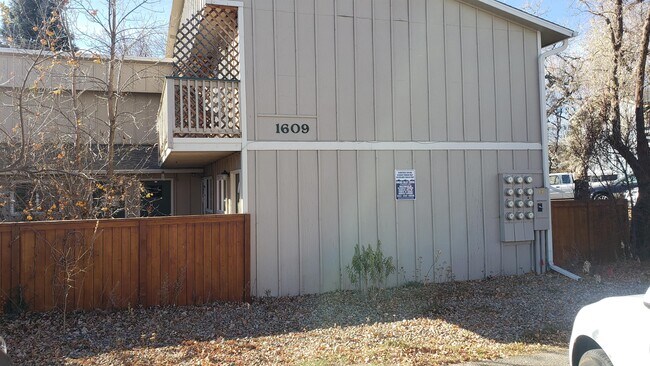 Building Photo - 1609 Cottonwood Dr