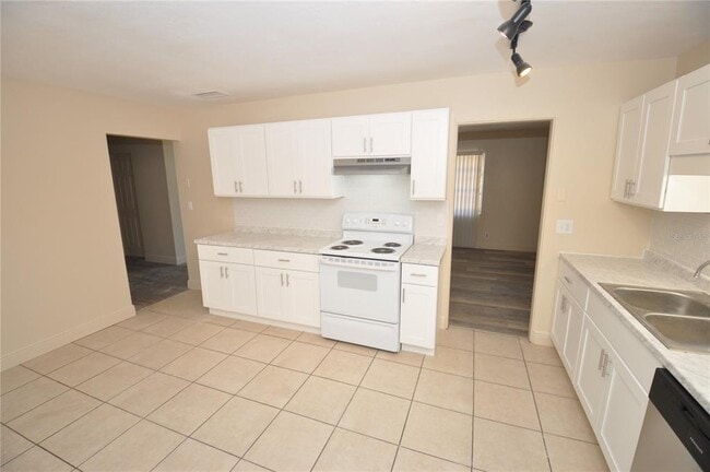 Building Photo - 1341 Ave S NW