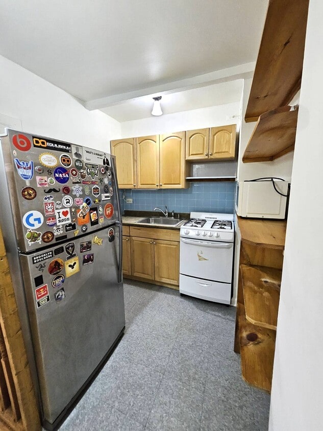Building Photo - 20-120 71st Ave