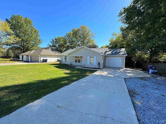 Foto del edificio - 103 Whisperwood Ln