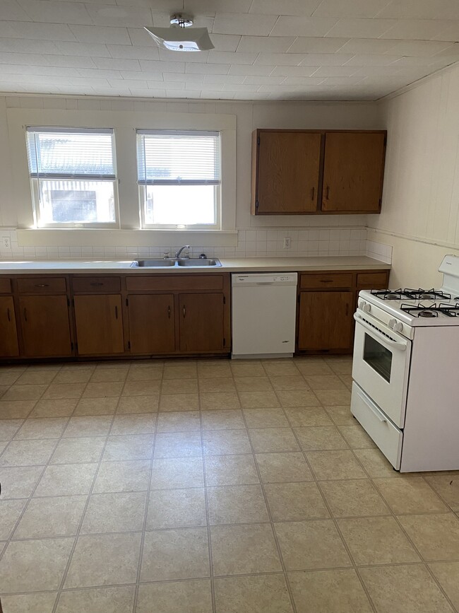 Kitchen - 2310 Vance Ave