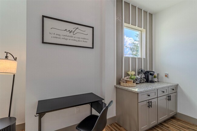Foto del edificio - 5901 Crest Ct