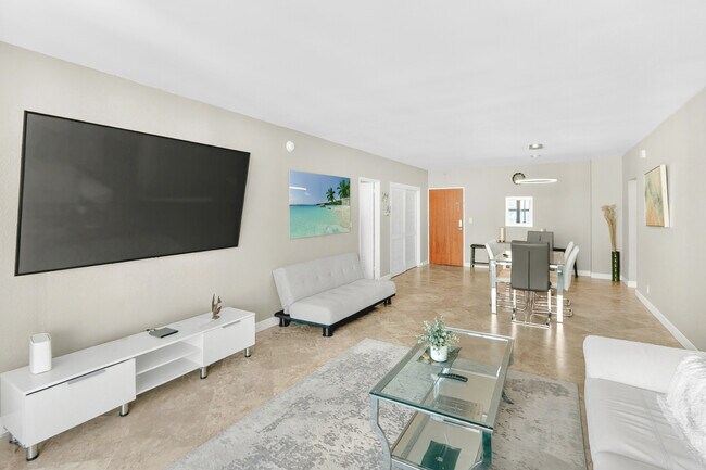 Building Photo - 4001 S Ocean Dr
