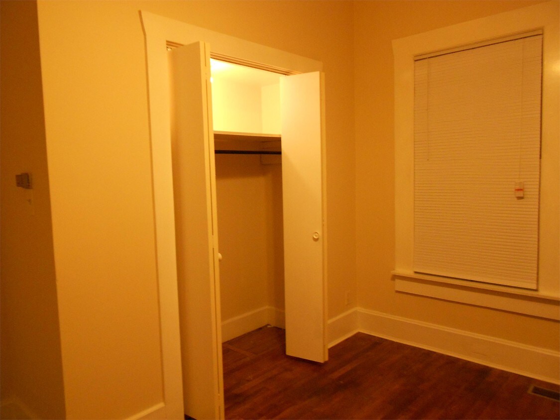 Building Photo - 277 Lyndhurst Pl