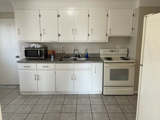 Foto del edificio - 28690 Victor St