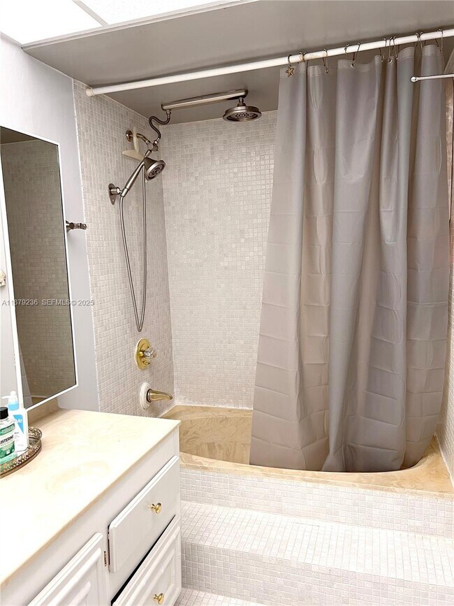 Building Photo - 16300 Golf Club Rd