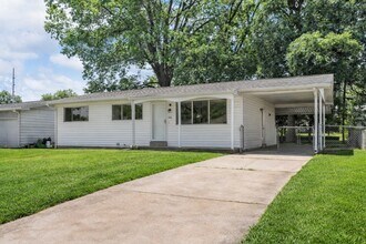 Building Photo - 906 Chula Dr