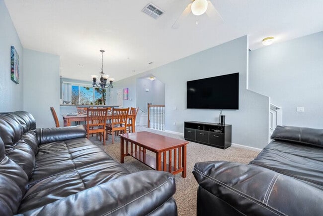 Building Photo - TH130 - Townhome near all major attractions