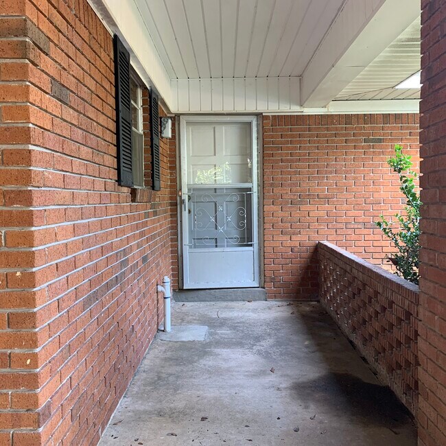 Building Photo - 206 David St