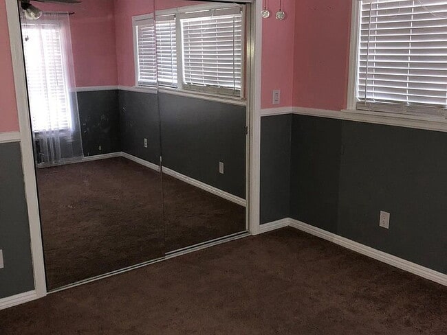 Building Photo - "Charming 3-Bed Gem with Granite & Hardwoo...