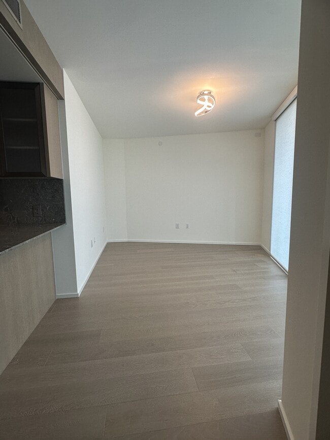 Building Photo - 1000 Auahi St