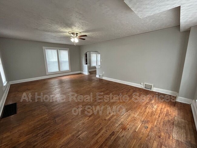 Building Photo - 822 S Fort Ave