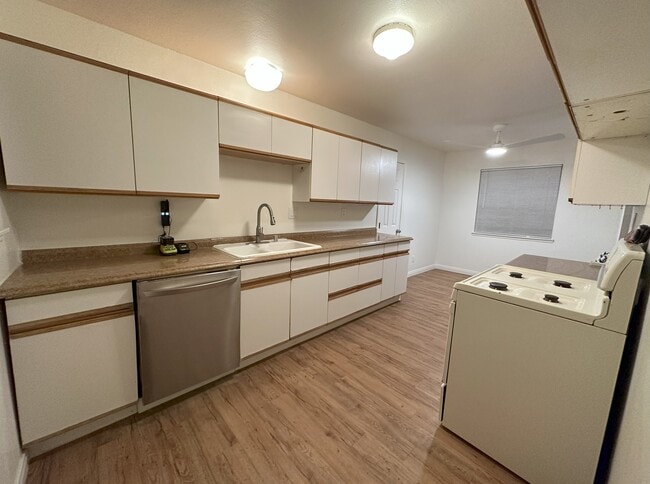 Nuevo lavavajillas y rincón comedor. - 13092 La Pata St