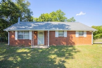 Building Photo - 304 Sunset Trail